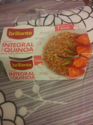 Vasitos de arroz integral con quinoa, brillante