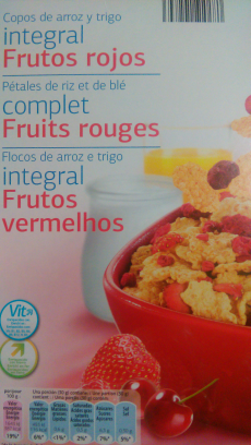 Copos de arroz y trigo integral con frutos rojos Día