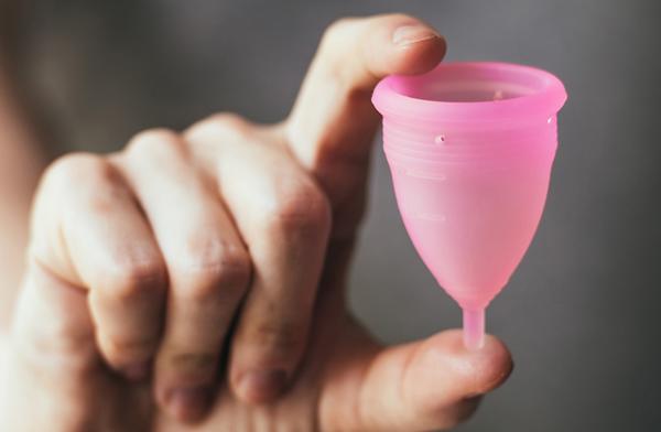 Todo sobre la Copa Menstrual: Cómo usarla, Pros y Contras