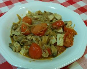 Fungi con tomate y tofu