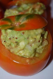 Tomates rellenos de aguacate