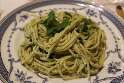 Espagueti/Spaghetti pesto contundente