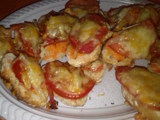 Tostadas de tomate, zanahoria y cebolla