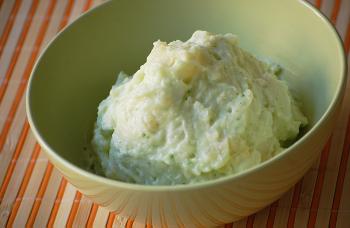 Patata con crema de alioli verde