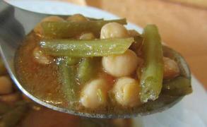 Pote espeso de borraja y garbanzos.