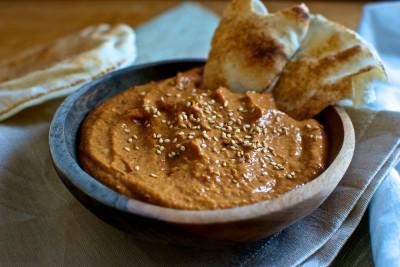 Muhammara. Crema siria de pimiento rojo, nueces y granada.