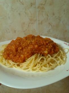 Pasta con salsa de coliflor y tomate