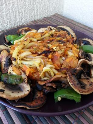 Espaguetis de calabacin con salsa de tomate