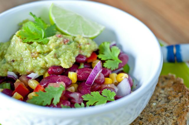 Ensalada de alubias rojas con guacamole