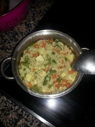 Arroz con tofu y verduras al curry