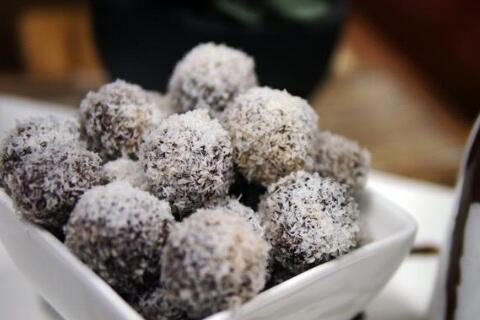 bliss balls - chocolate - raw