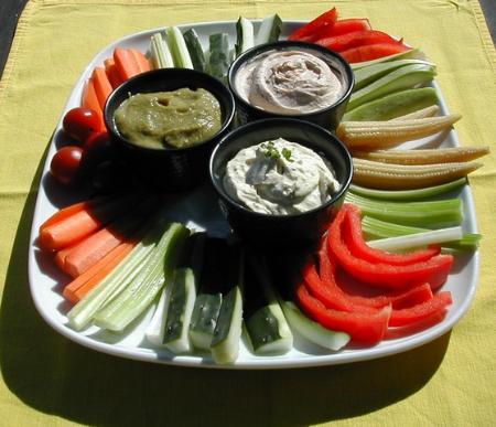 Crudités de verduras con tres salsas