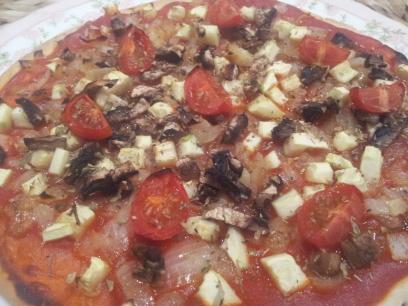 Pizza con calabacín y tomates cherry