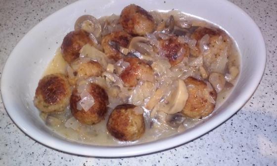 Albóndigas de soja y avena en salsa de champiñones