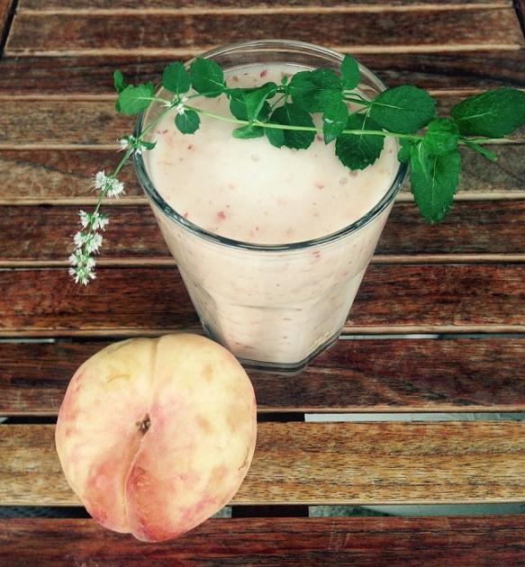 SMOOTHIE DE MELOCOTÓN Y ALMENDRAS