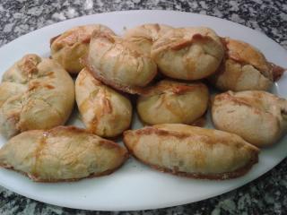 Empanadillas con nueces, piñones y setas