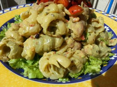 Ensalada de pasta con aguacate