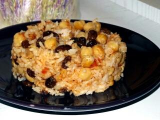 Arroz con garbanzos y pasas