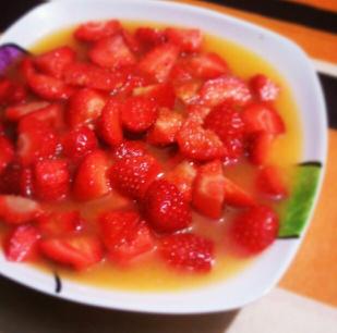 Zumo de naranja con fresas