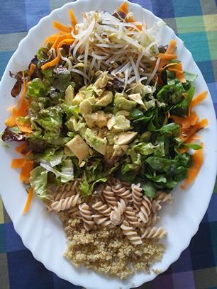 Ensalada de quinoa y macarrones integrales