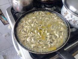 Risotto de calabaza y champiñones con queso vegano (opcional).