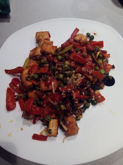 Tofu salteado con vegetales