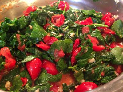 Ensalada templada de espinacas y tomate