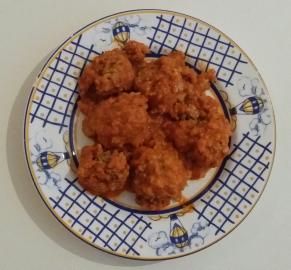 Albóndigas de avena y arroz con tomate