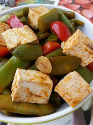 Judias verdes con tofu al pimentón