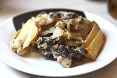 Pastel de patata, champiñones y calabacín