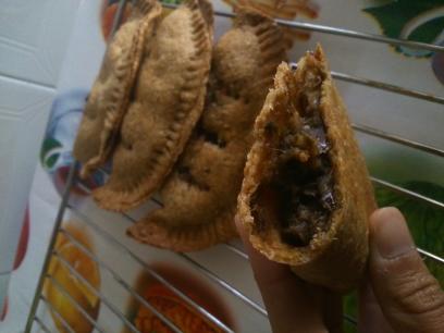 Empanadillas rellenas de "morcilla" vegana (con receta de la masa inc.).