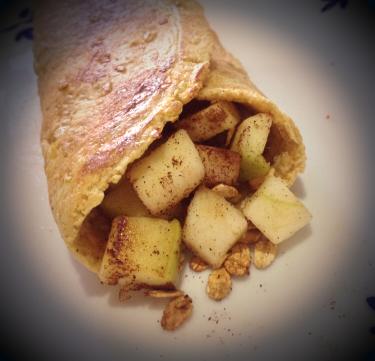 Roll de avena y plátano relleno con manzana.