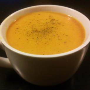 Crema de calabaza y lentejas rojas al curry