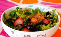 Ensalada de canónigos con espaguetti de mar