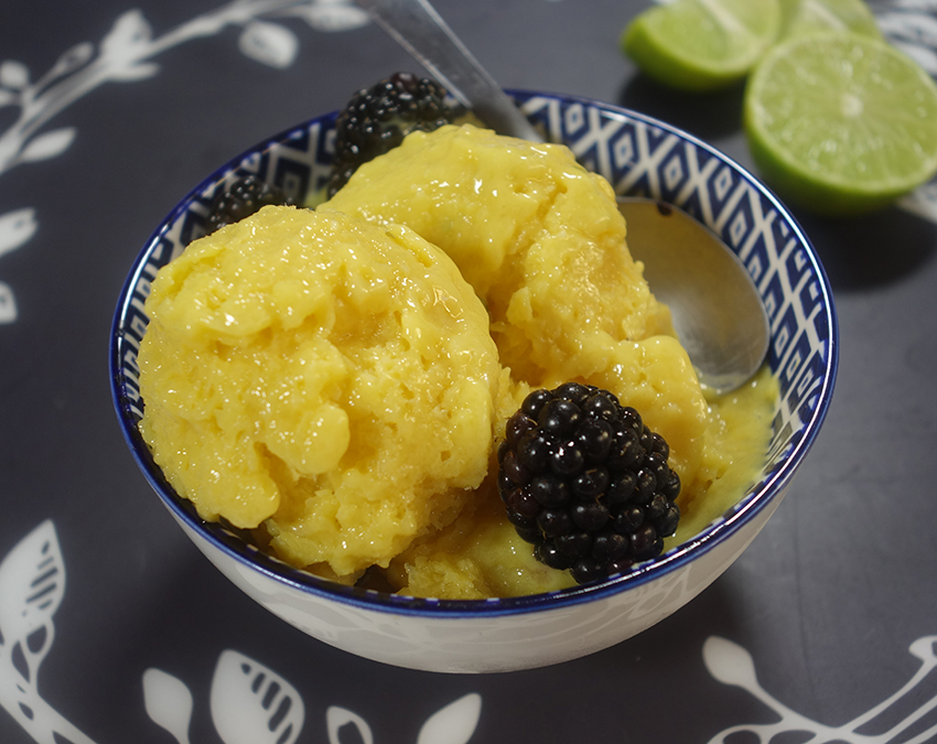 Helado de yogur de mango