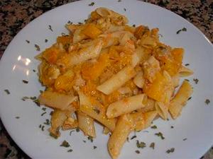 Macarrones con salsa de calabaza y nueces