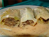 Rollitos de col rellenos de quinoa Y champiñones, con salsa de setas